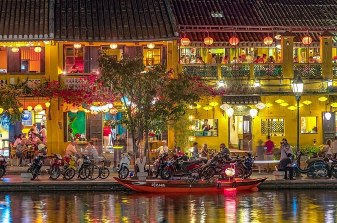 Hoi An Ancient Town - Night Market Street Food Walking Tours - Your guide and the difference between “walking” and “explaining”