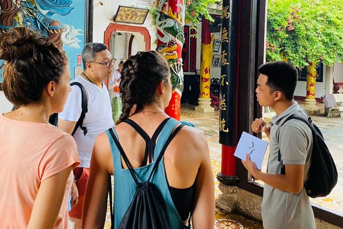 Hoi An Ancient Town Walking Tour with a Local - Hoi An Central Market finale: food, shopping, and the longevity story