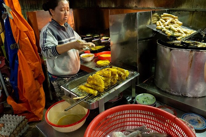 Hoi An at Sunset: Authentic Local Street Food Tour - Meeting near Hội An Post Office, then cutting into side streets