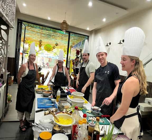 Hoi An Authentic Cooking Class with Pro Chef in Small group - The market walk: learning ingredients and how to talk to sellers