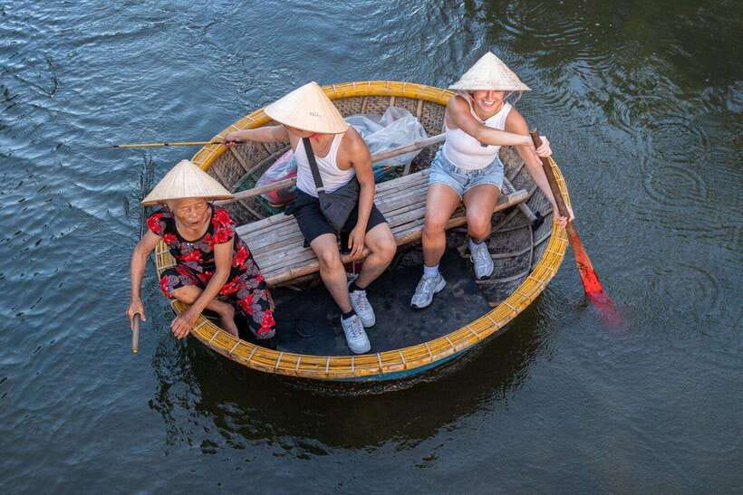 Hoi An: Basket Boat and fishing Crabs Tour - From the meeting point to the coconut fishing village walk