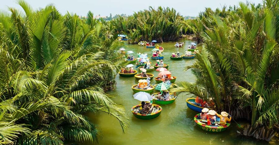 Hoi An: Basket boat tour at the coconut village - On-Water Entertainment: Spinning, Singing, and Net-Throwing