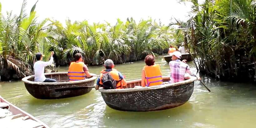 Hoi An: Basket Boat Tour by River Boat and Lantern Release - Finding the Sinh Nguyen near Ms. Nga on Bạch Đằng