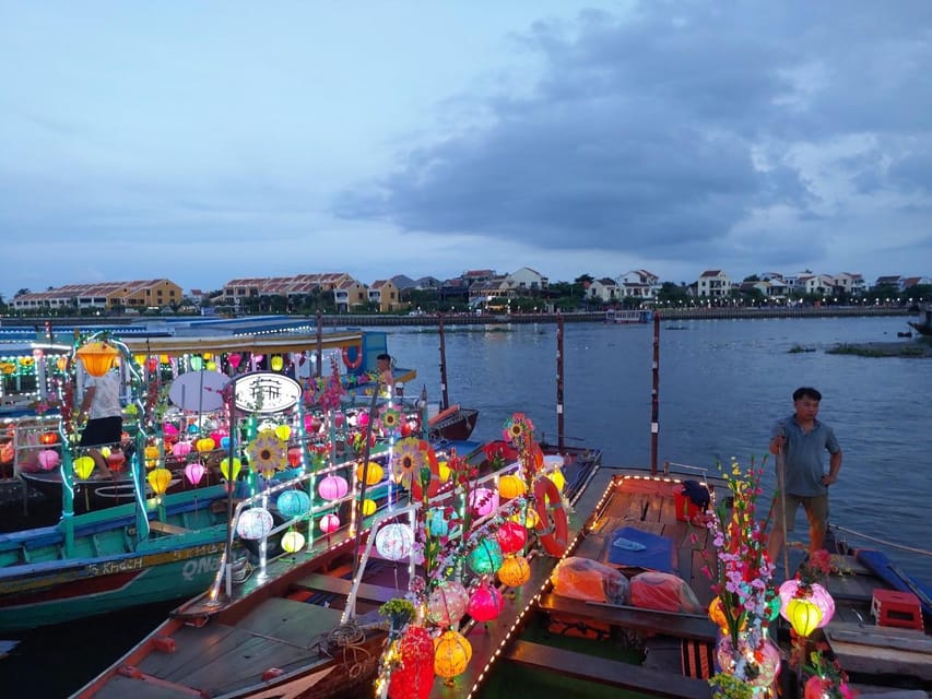 Hoi An Boat Lantern With Release Flower Hoai River At Night - Night in Hoi An: What You Actually See From the River