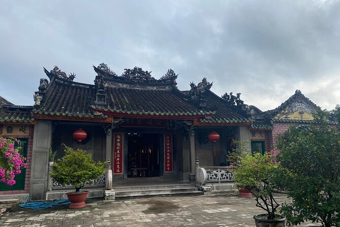 Hoi An Boat Ride and Release Lantern, Night Market Private Tour - Old Town lanes, temples, and the value of a local route