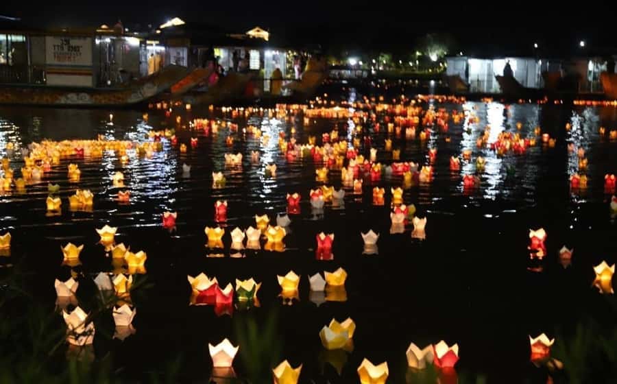 Hoi An: Boat Ride on Hoai River & Release the Flower Lantern - Small group size and an English guide, why it improves your night