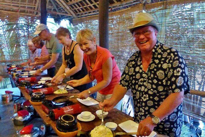 Hoi An Charming: Bamboo Basket, Local Viallage & Cooking Class - The Hoi An Ancient Town and Market Stops: Quick Context, Real Ingredients
