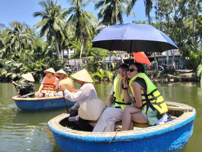 Hoi An Coconut Basket Boat Ride in Thanh Dong Village - Starting at Thanh Dong Organic Garden, What You Do First