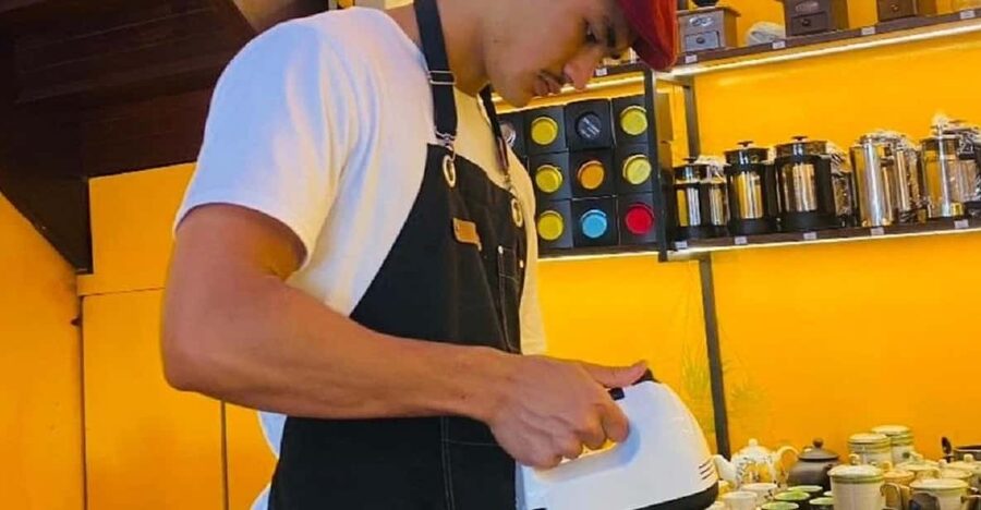 Hoi An Coffee Roastery Experience: Brew & Taste Like a Local - Meeting Trí Long Coffee in the Center of Hoi An