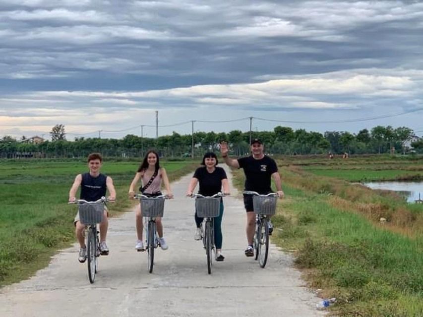 Hoi An Countryside Bike Tour & Basket Boat Ride - Tra Que Vegetable Village: greens, farms, and a guided look at daily work