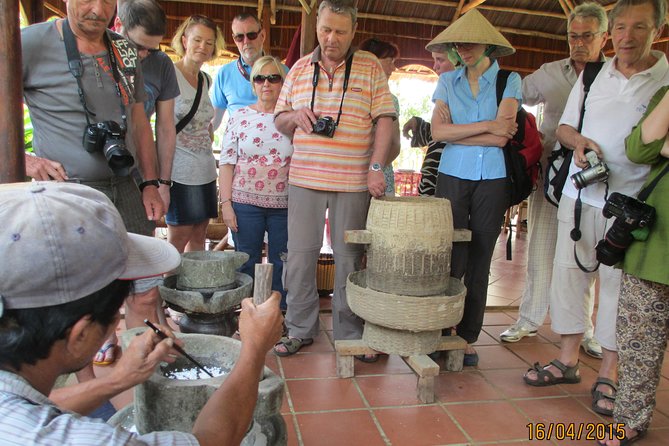 Hoi An countryside biking - Basket Boat - Vegetable village - Local home Cooking - English-speaking guide support that makes the day click