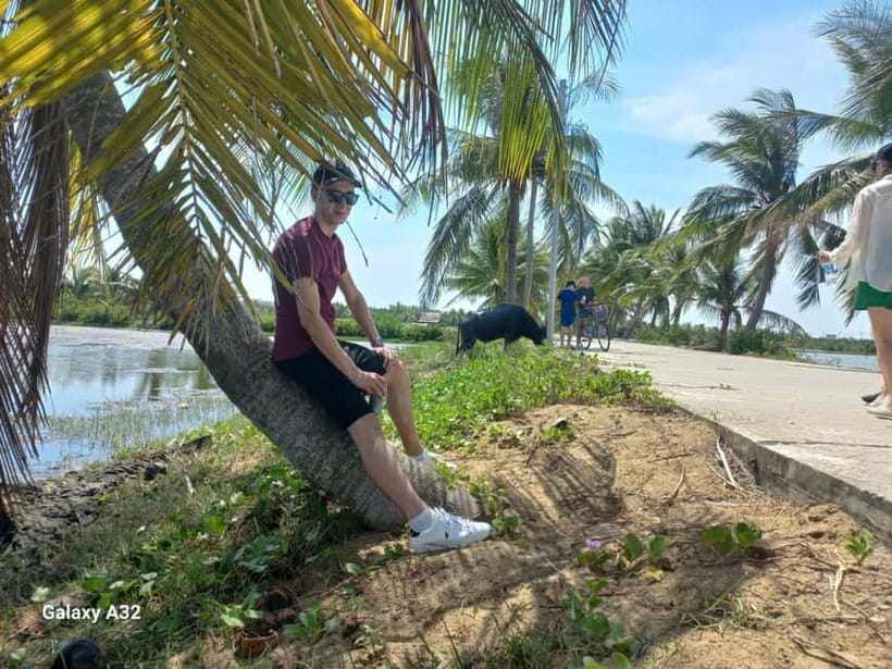 Hoi An: Countryside Biking Sighseeing & Basket Boat Ride - Beyond the Gardens: Shrimp Farms, Rice Fields, and Farm Life