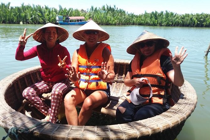 HOI AN Countryside - River Islands - Old Crafts - Local Culture - Stop 1, Cam Kim Island: Learning Rice Noodles or Crackers