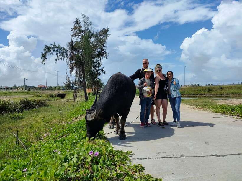 Hoi An: Countryside Villages and River Islands Private Tour - Tra Que Vegetable Village: Herb Farms That Smell Like Work