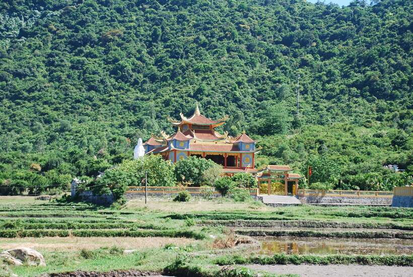 Hoi An/ Da Nang: Cham Island Discovery Tour - Au Thuyen and the Ong Temple Stop, Before the Beach