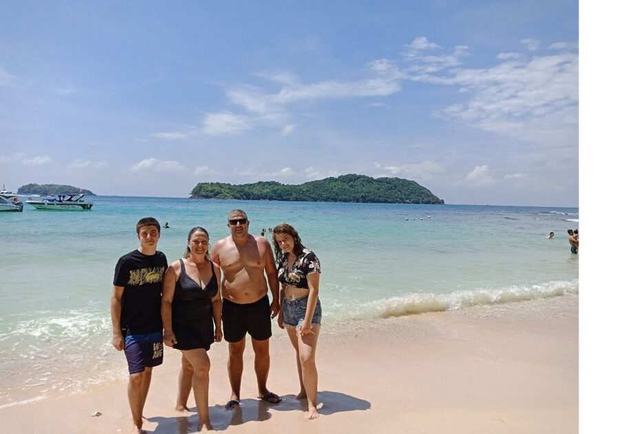 Hoi An/Da Nang: Snorkelling & Island-Hopping Speedboat Tour - Lunch on Chong or Ong beach: food, shade, and real downtime