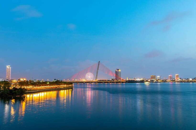 Hoi An: Da Nang Sunset Views & Han River Night Cruise - MeliOh Bistro Danang Dinner: A Real Sit-Down Midpoint