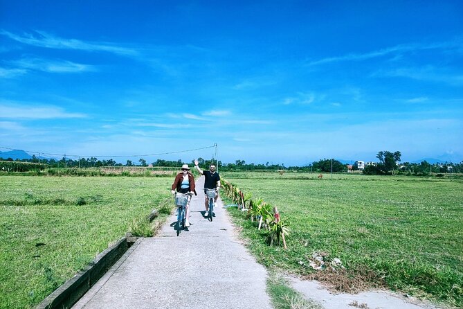 Hoi An Eco-Biking Tour - Tra Que vegetable village: hands-on farming, not just sightseeing