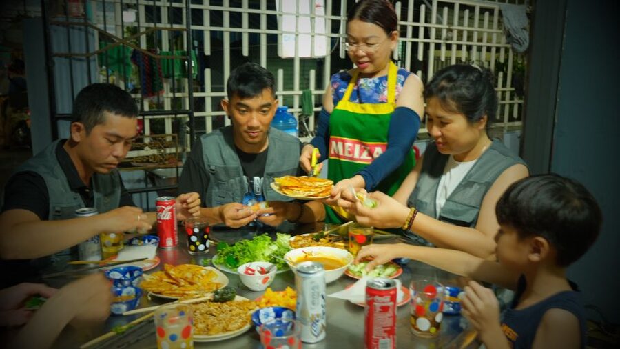 Hoi An: Evening Food Culture Tour by Vespa - Why a Vespa food tour works so well in Hoi An