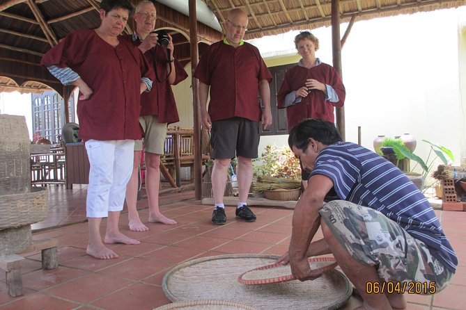 Hoi An Farming and Fishing life Experience Tour - Tra Que organic vegetable village: help with real farming tasks