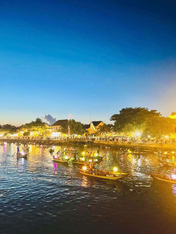 Hoi An: Hoai River Boat Ride with Flower Lantern Release - The start of the cruise, photo stop and a smooth walk to the dock