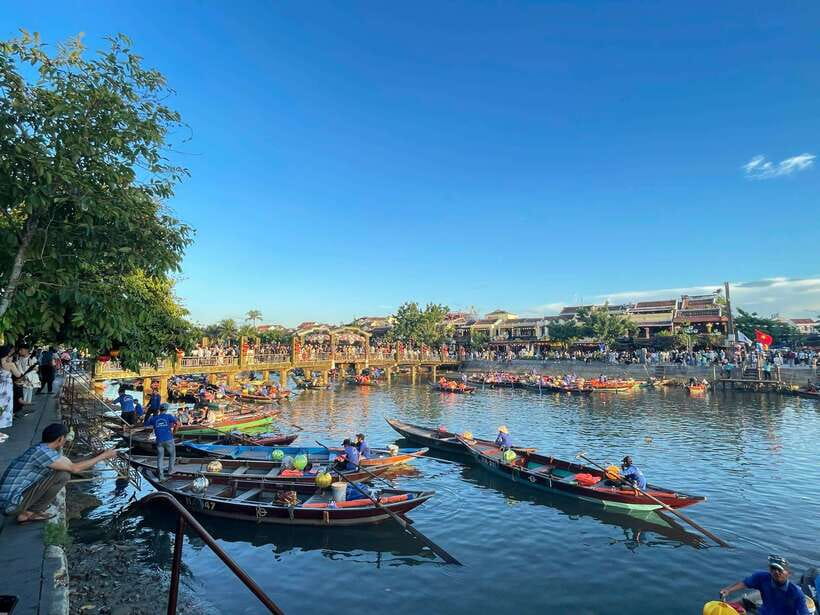 Hoi An: Hoai River Boat Ride with Flower Lantern Release - Small downsides to keep expectations realistic