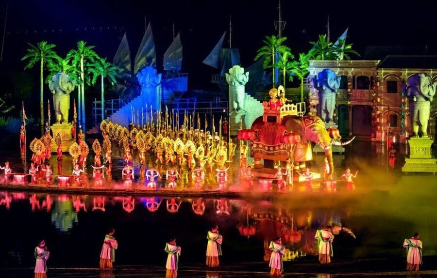 Hoi An Impression Show - Hoi An History - Choosing your seat: language readout and timing pressure