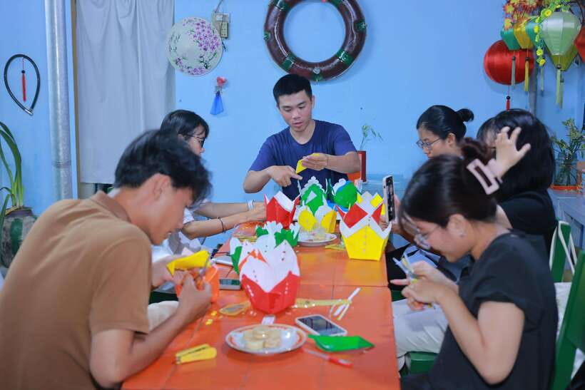 Hoi An : Lantern Boat Ride & Flower Lantern Making Class. - Price and value: what $20 buys you in real terms