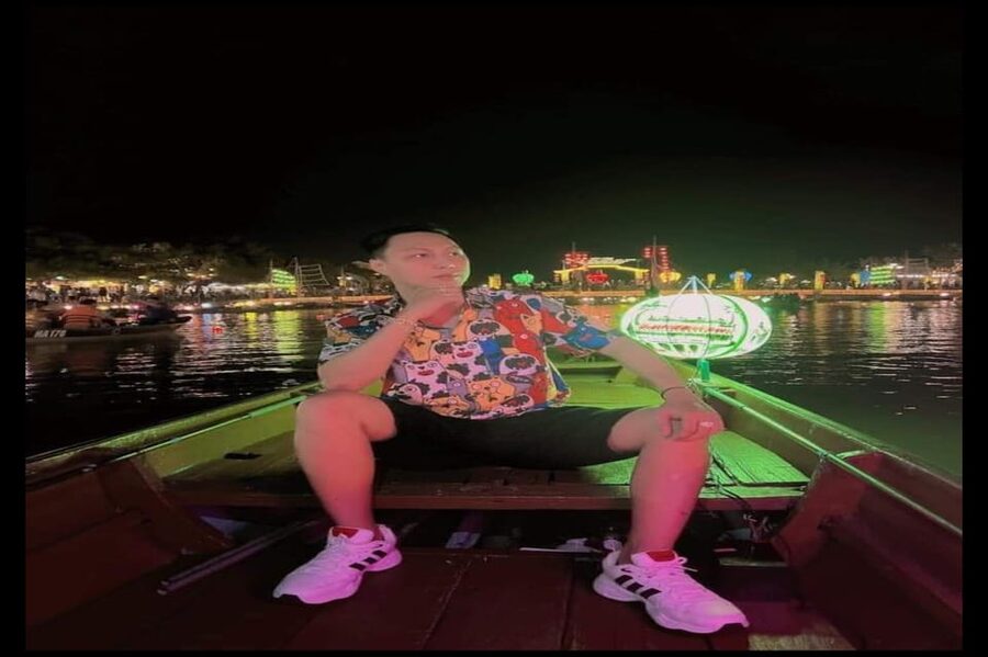 Hoi An : Lantern Boat Ride & Release Lanterns - What You See On The Water, Stop At The Night Boat Pier Included