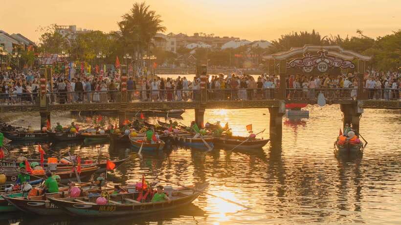 Hoi An : Lantern Boat Trip & Release Lantern - Lantern Boat Ride at Night in Hoi An, What It Really Feels Like