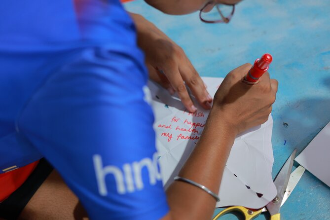 Hoi An Lantern Making Class with Lantern Boat Trip - Instructor Style: English-Friendly Guidance and Patient Teaching