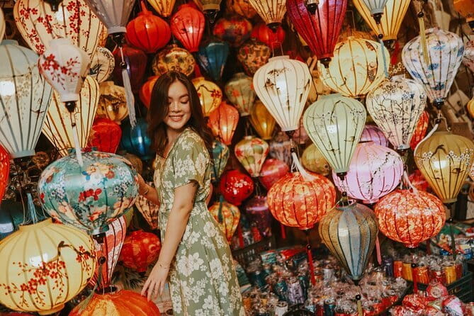 Hoi An Lantern Shop & Boat Photoshoot – Night Experience - The Hoai River Boat Ride: Candle Release and Reflections