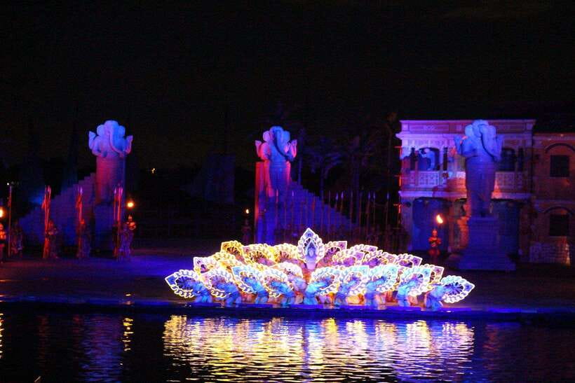 Hoi An Memories Land Entry Ticket with Show - The Hoi An Memories show: what happens on that Hoai River stage