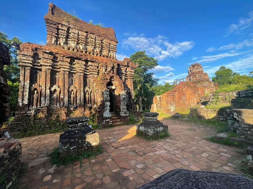 Hoi An: My Son Ruins: Guide-Bus-Boat-Cultural Show-Lunch - Cultural show on the way: Champa flavor before the temples