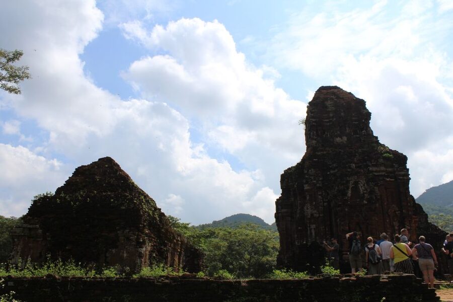 Hoi An: My Son Sanctuary and Thu Bon River Boat Trip - Cham dance show, a quick culture boost that changes how you look at the ruins