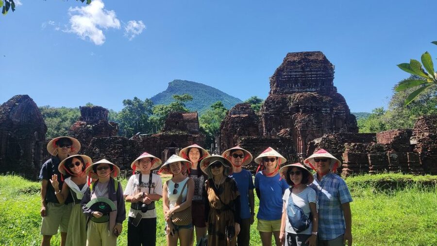 Hoi An: My Son Sanctuary and Thu Bon River Boat Trip - Lunch at a local house or banh mi on the afternoon tour