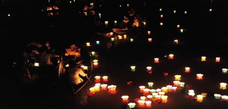 Hoi An : Night Boat Trip and Floating Lantern on Hoai River - Who should book this night boat and lantern, and who should skip