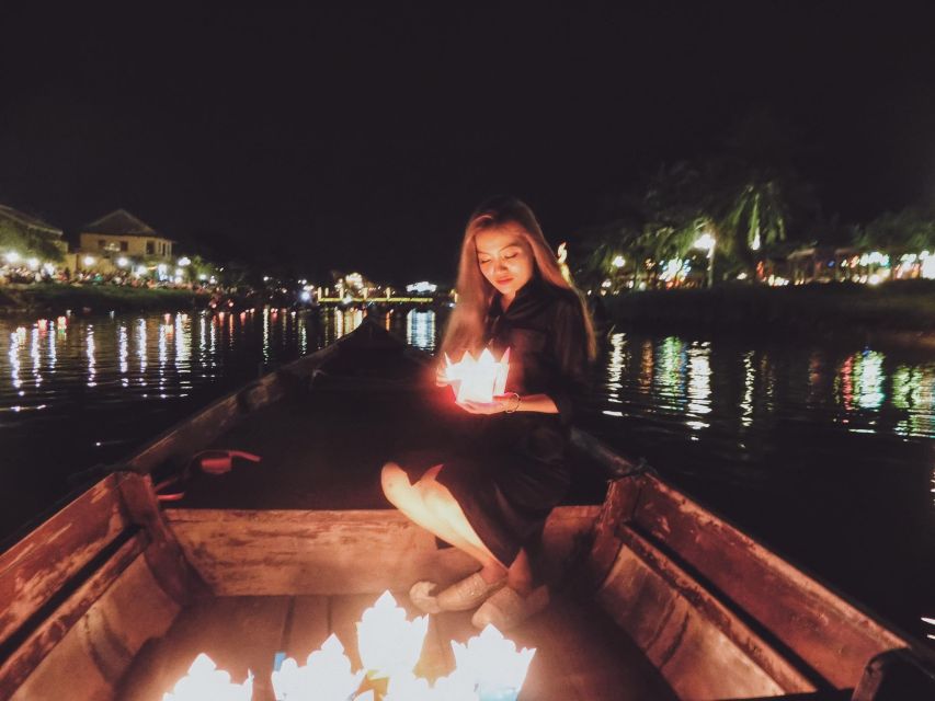 Hoi An: Night Boat Trip and Release Lantern at Hoai River - On-Board Experience: The 15 to 20 Minute Sampan Ride
