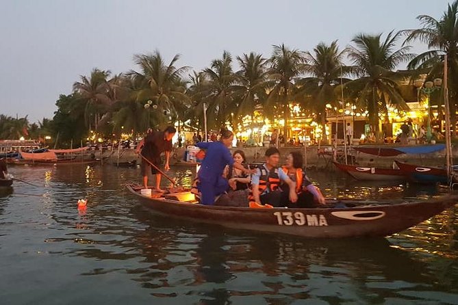 Hoi An Nightlife Tour with Hoi An Ancient Walking Tour, Boat Ride, Night Market - Hoi An Ancient Town Walking Time, With Lantern-Lit Focus