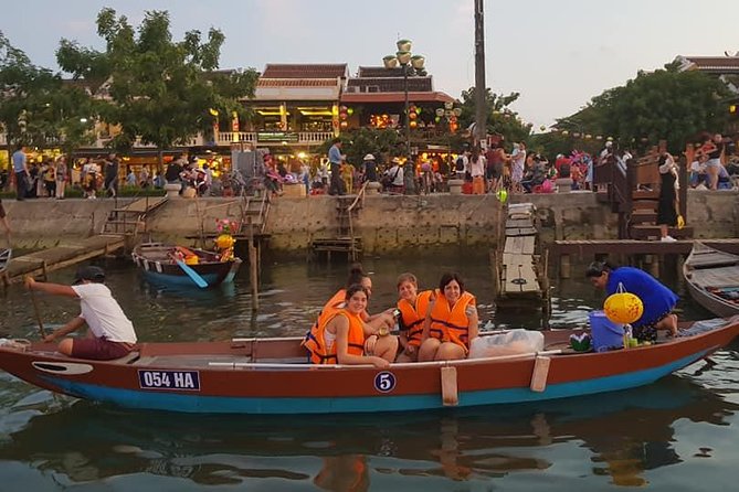 Hoi An Nightlife Tour with Hoi An Ancient Walking Tour, Boat Ride, Night Market - Crowds, Walking Pace, and When This Tour Fits Best
