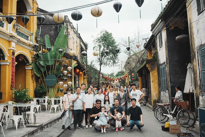 Hoi An Photographer & Vacation Photoshoot – Private Session - Ancient Houses and Old Streets for Real Portrait Feel