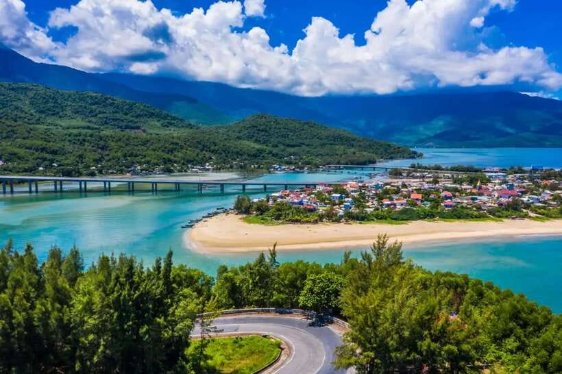 Hoi An: Private Car To/From Hue via Multi Attraction( 1-Way) - Golden Bridge at Ba Na Hills: The Iconic Add-On