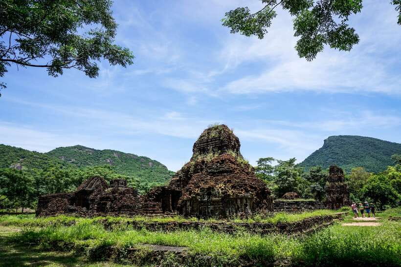 Hoi An: Private Cycling to My Son Sanctuary with Local Guide - Stop 6: The van ride back to Hoi An and a midway lunch