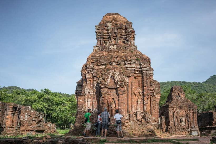 Hoi An: Private Cycling to My Son Sanctuary with Local Guide - Stop 1: Starting at Discova Day Tour Shop Hoi An