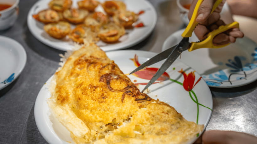 Hoi An: Private Evening Food Tour by Bike - River barbecue and Old Quarter sweet farewell