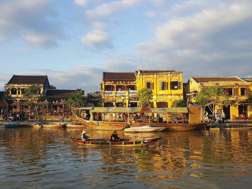 Hoi An: Private Lantern Cruise on the Thu Bon River - Sailing the Thu Bon: old town views plus the bridge landmarks