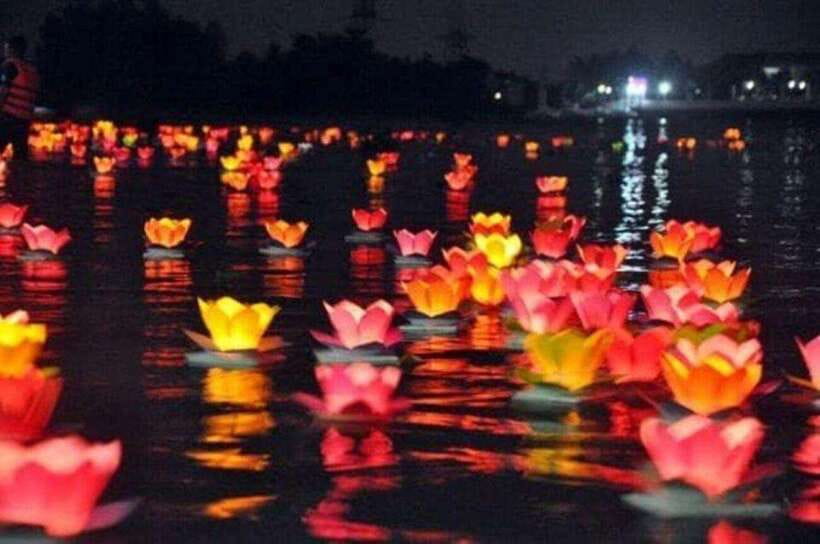 Hoi An: Private night boat Trip & release lantern on river - A 15-minute Hoai River boat ride that feels like a local rhythm