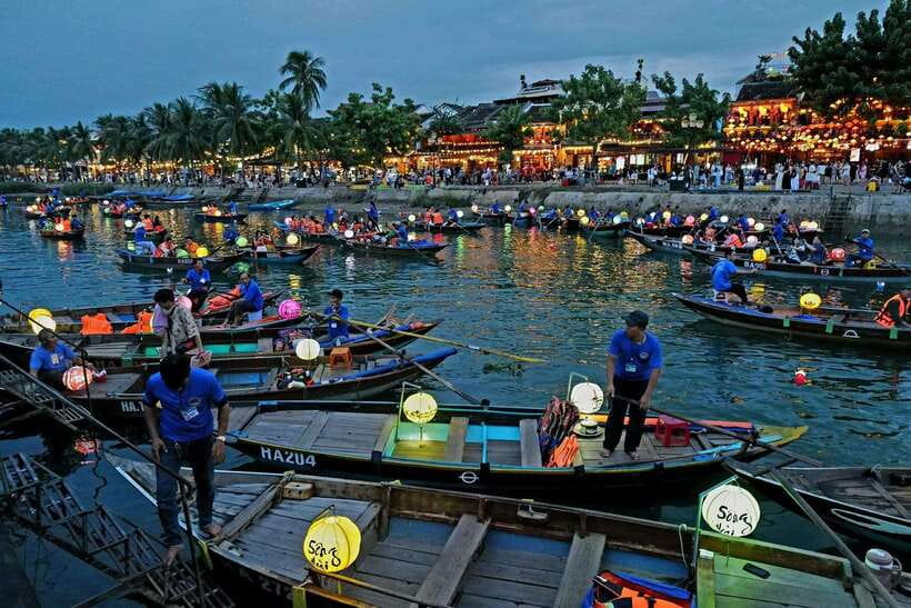 Hoi An: River Lantern Boat Experience with Free 5G eSIM - Getting there smoothly: 153 Tran Phu and the quick walk to the river