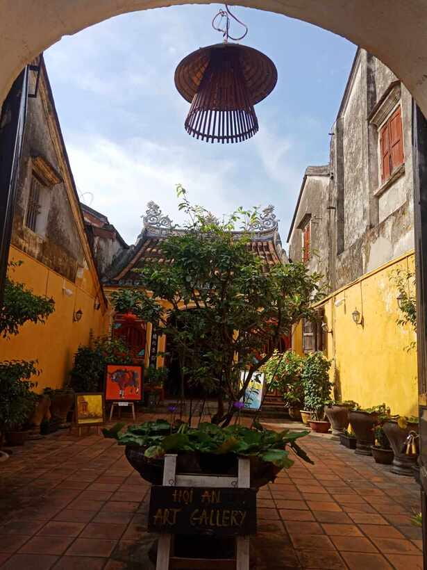 Hoi An: River Lantern Boat Experience with Free 5G eSIM - Old Town night market free time: what to do with your short window