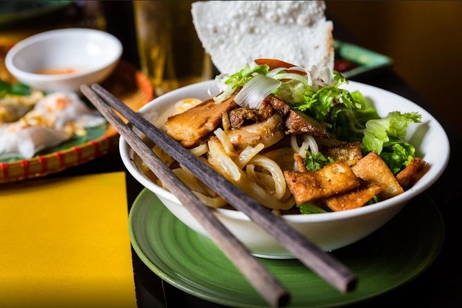 Hoi An Street Food Tour- Eat Like A Local - Stop 3 in Hoi An Ancient Town: chicken rice at Ba Buoi